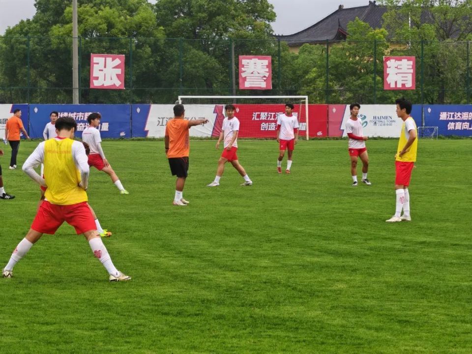 西部赛场：争夺榜首情势激烈